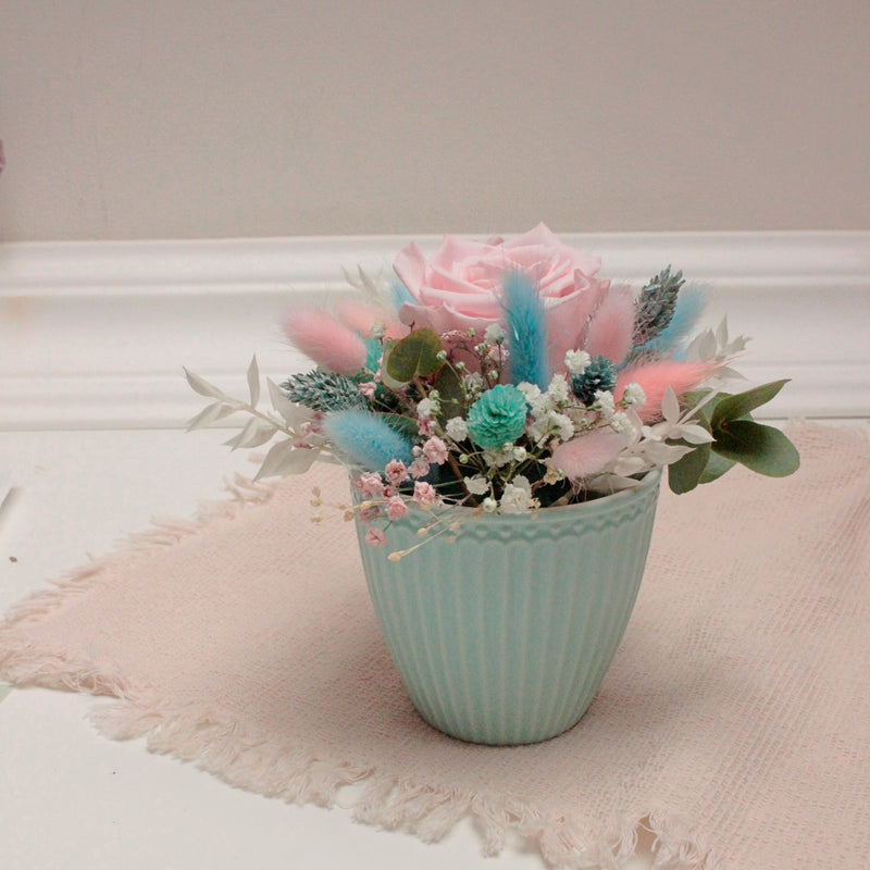 Blumentasse -Blumengesteck mint & pink